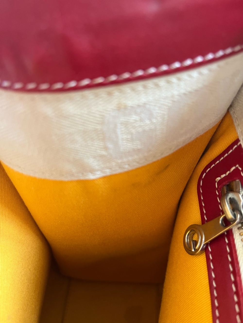 Goyard Red Jersey GM Vertical Handbag with Signature Chevron Goyardine Pattern - Picture 9 of 12